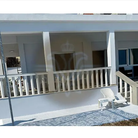 White House Kalyves Polygyrou