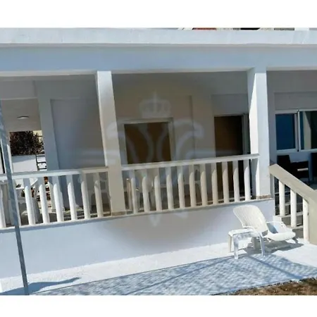 White House Casa de Férias Kalyves Polygyrou