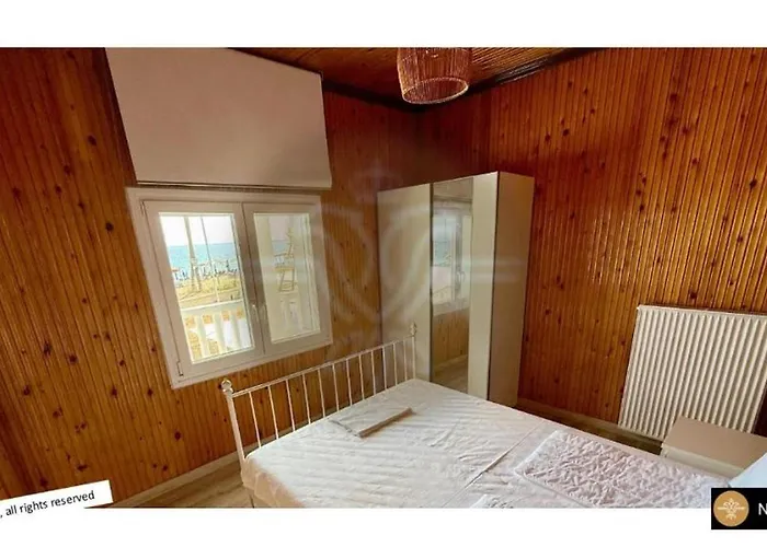 White House * Kalyves Polygyrou