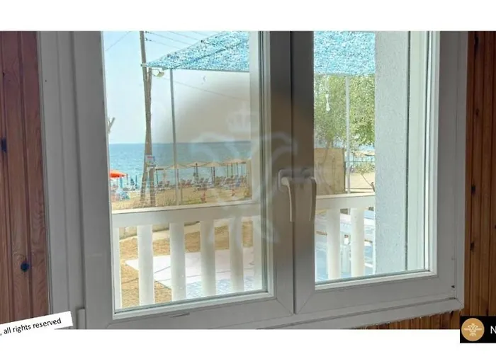 White House Kalyves Polygyrou